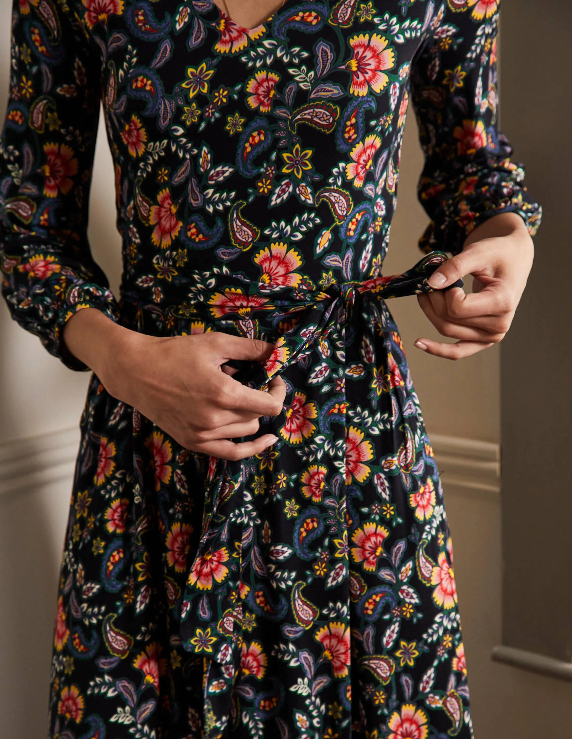 Jodie Jersey Dress-Black, Exotic Floral