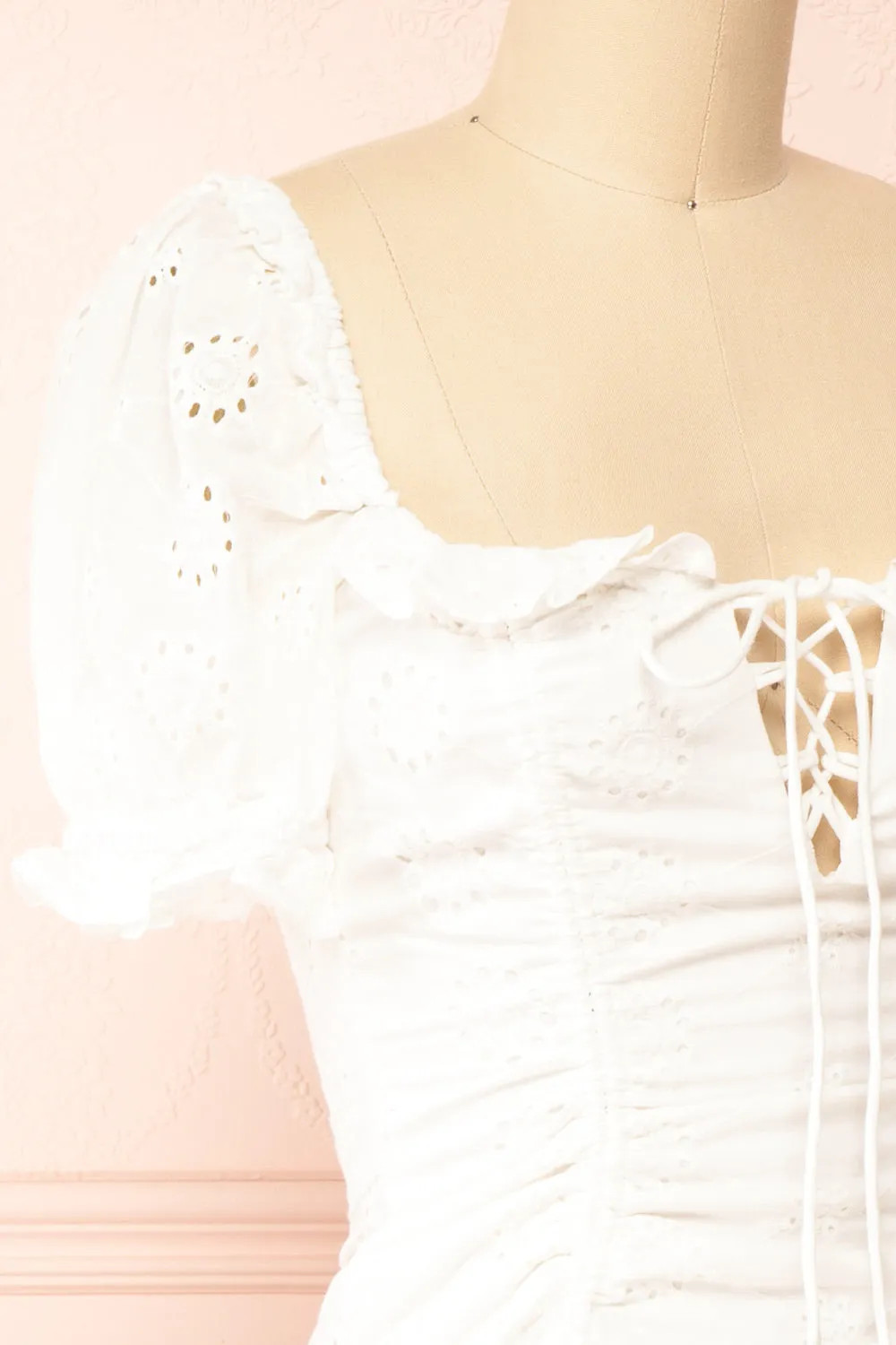 Octensia | Short White Fitted Dress w/ Openwork Embroidery