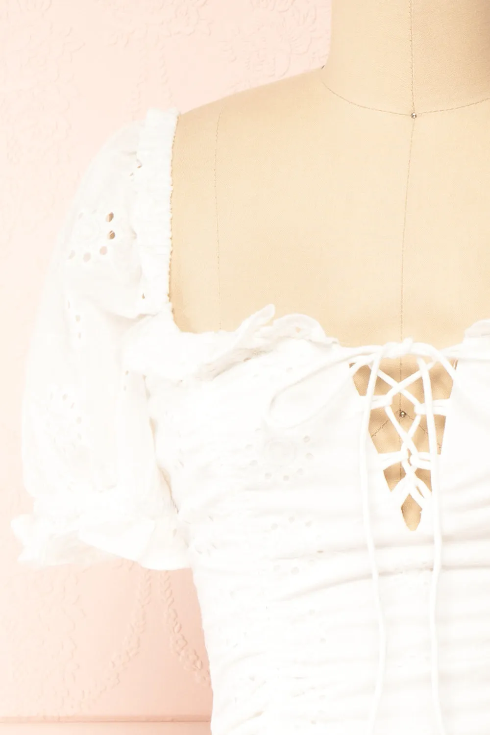 Octensia | Short White Fitted Dress w/ Openwork Embroidery