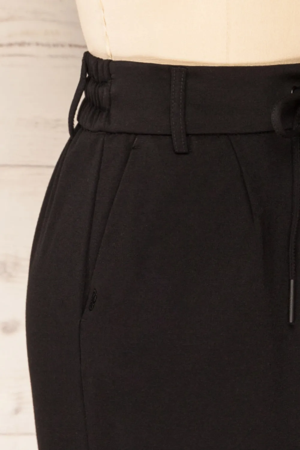 Olkusz Black | High-Waisted Short Skirt