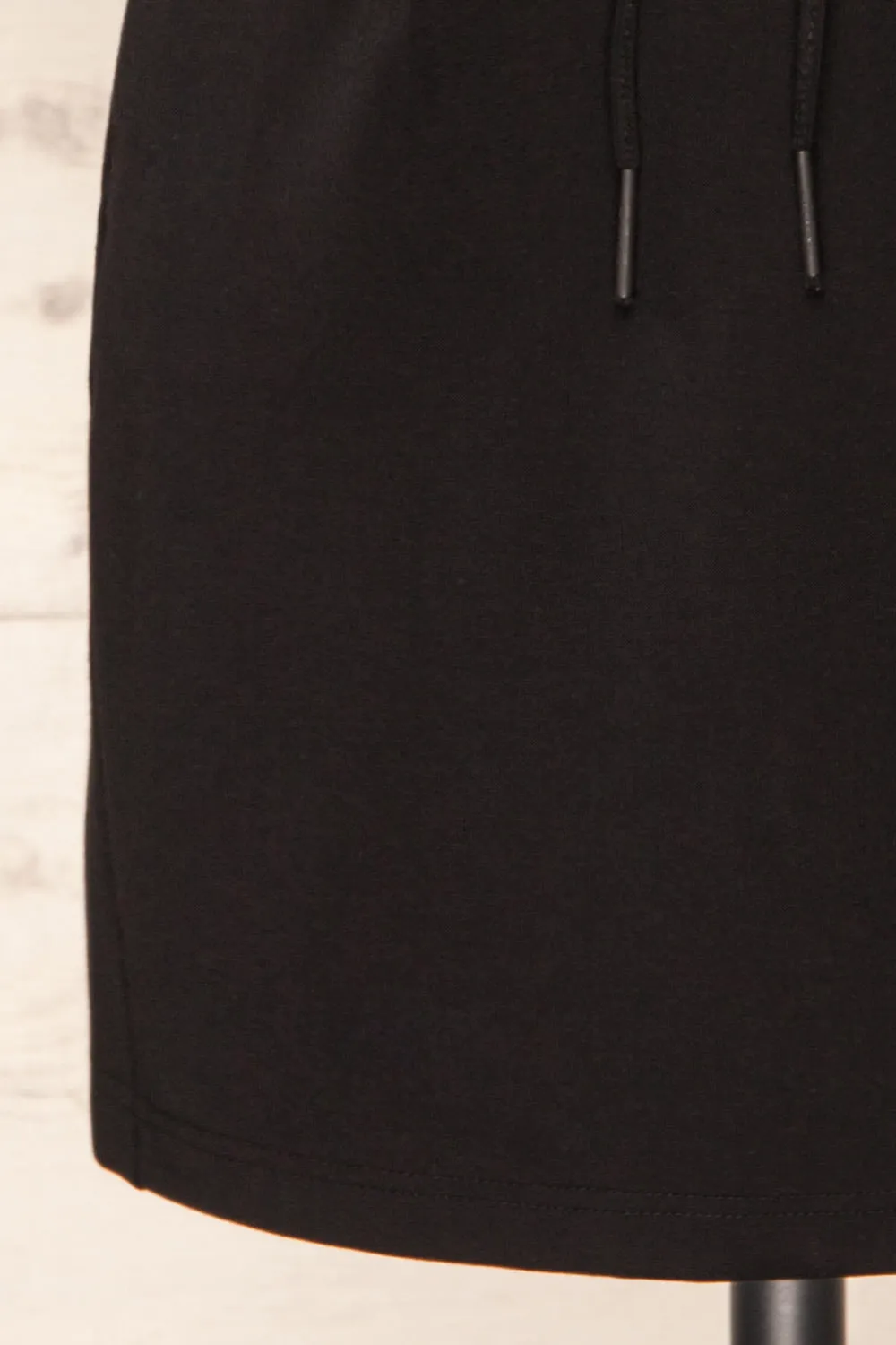 Olkusz Black | High-Waisted Short Skirt
