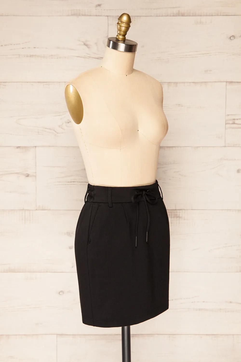 Olkusz Black | High-Waisted Short Skirt