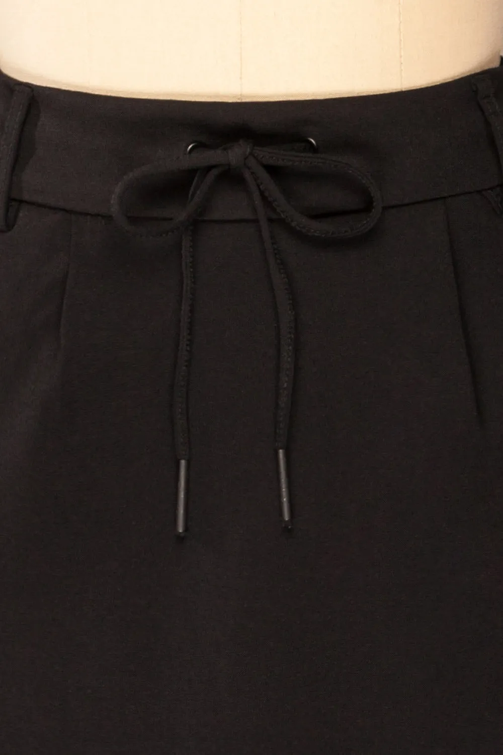 Olkusz Black | High-Waisted Short Skirt