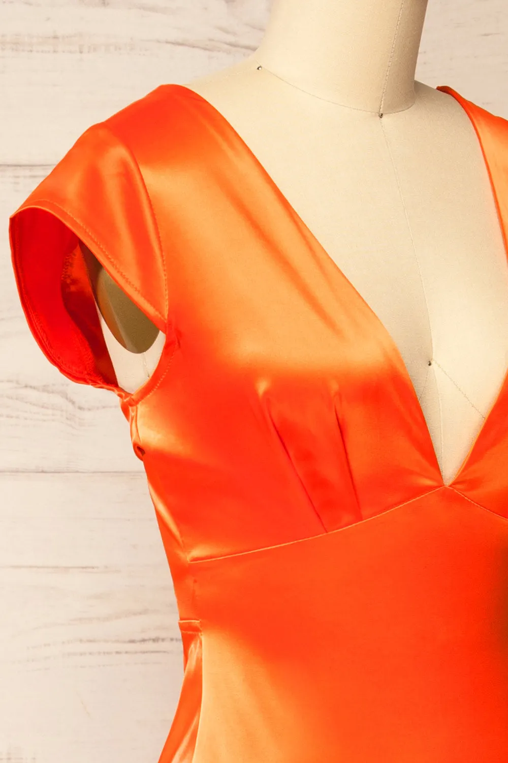 Orabelle | Fitted Orange Satin Midi Dress
