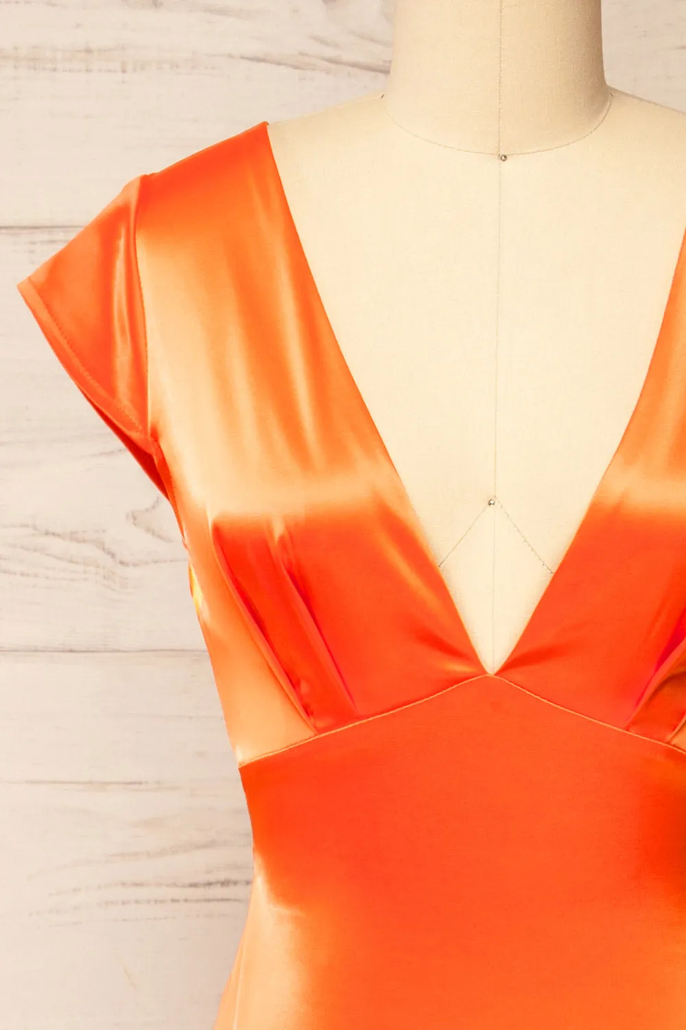 Orabelle | Fitted Orange Satin Midi Dress