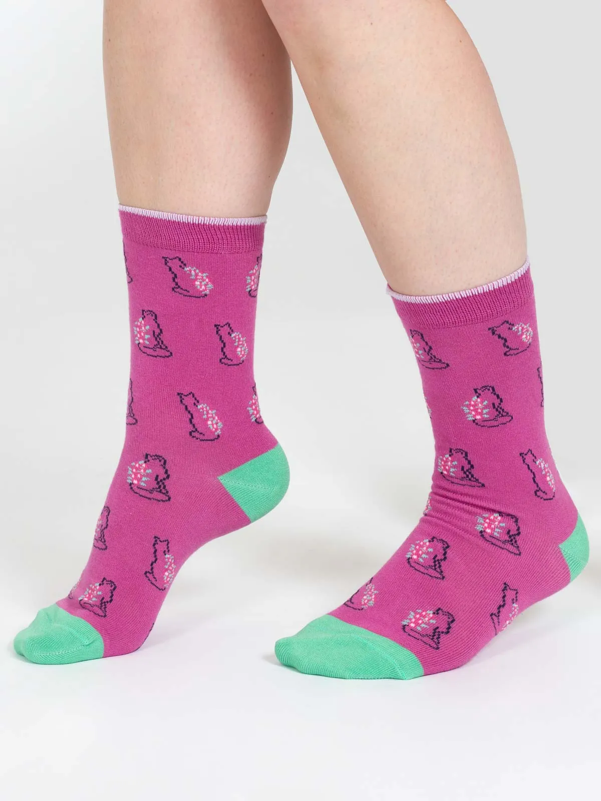 Outline Animal Bamboo Socks - Purple Cat