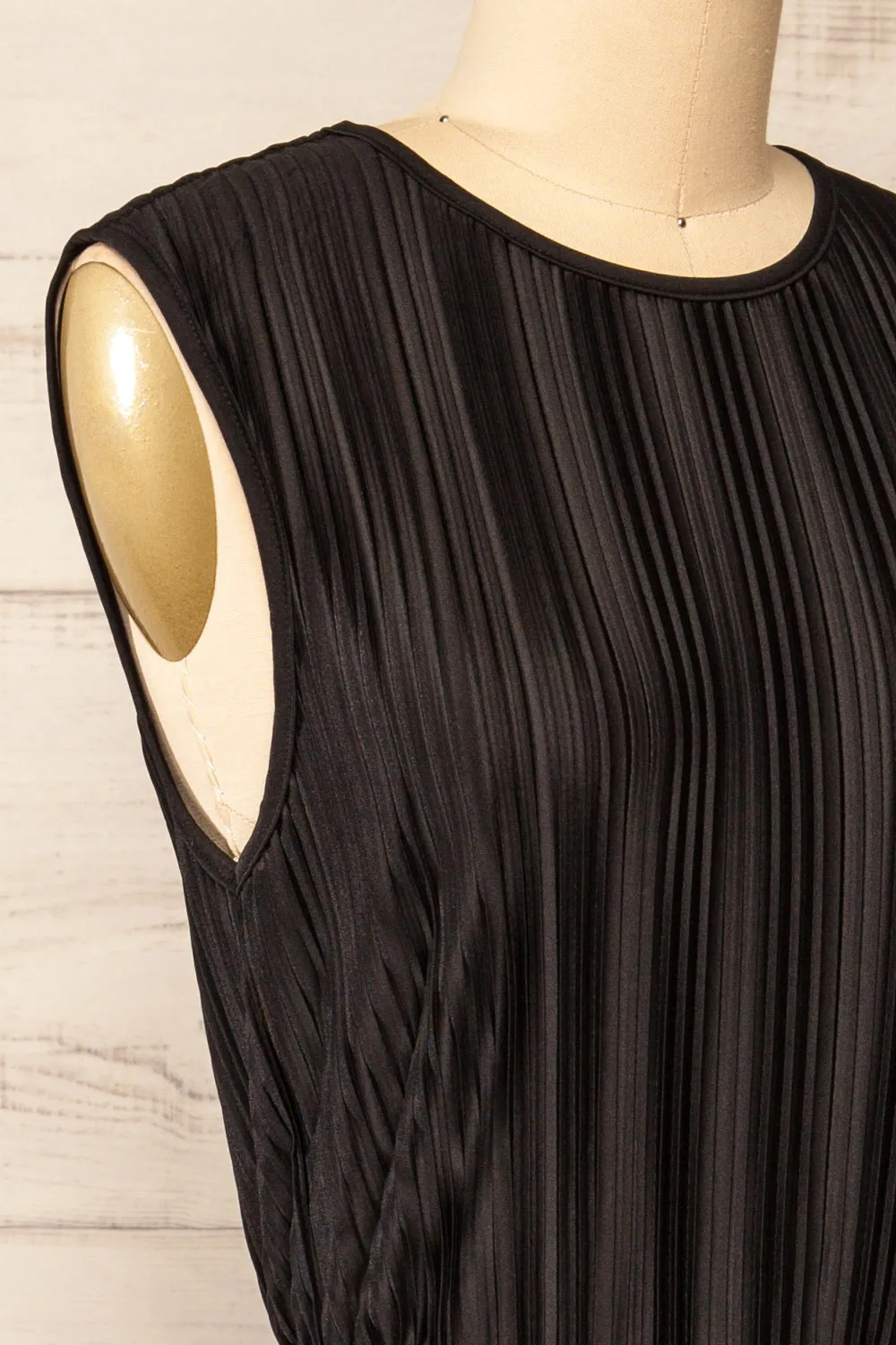 Padstow Black | Sleeveless Pleated Midi Dress