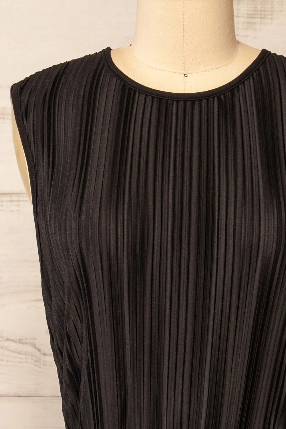 Padstow Black | Sleeveless Pleated Midi Dress