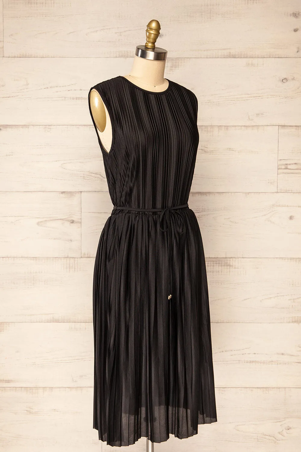 Padstow Black | Sleeveless Pleated Midi Dress