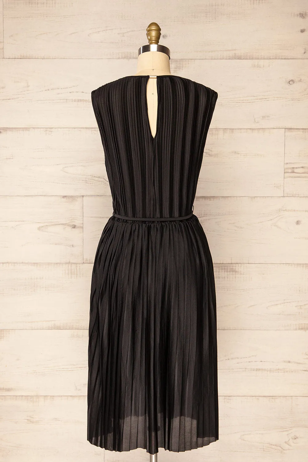 Padstow Black | Sleeveless Pleated Midi Dress