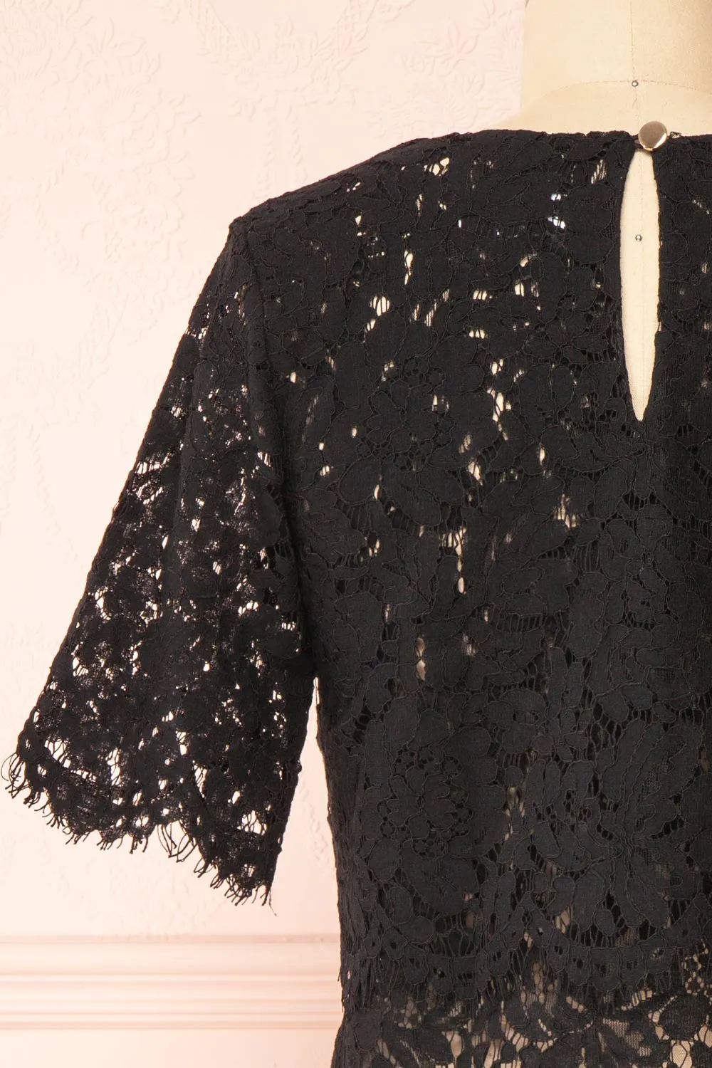 Paora Black | Short Sleeve Lace Crop Top