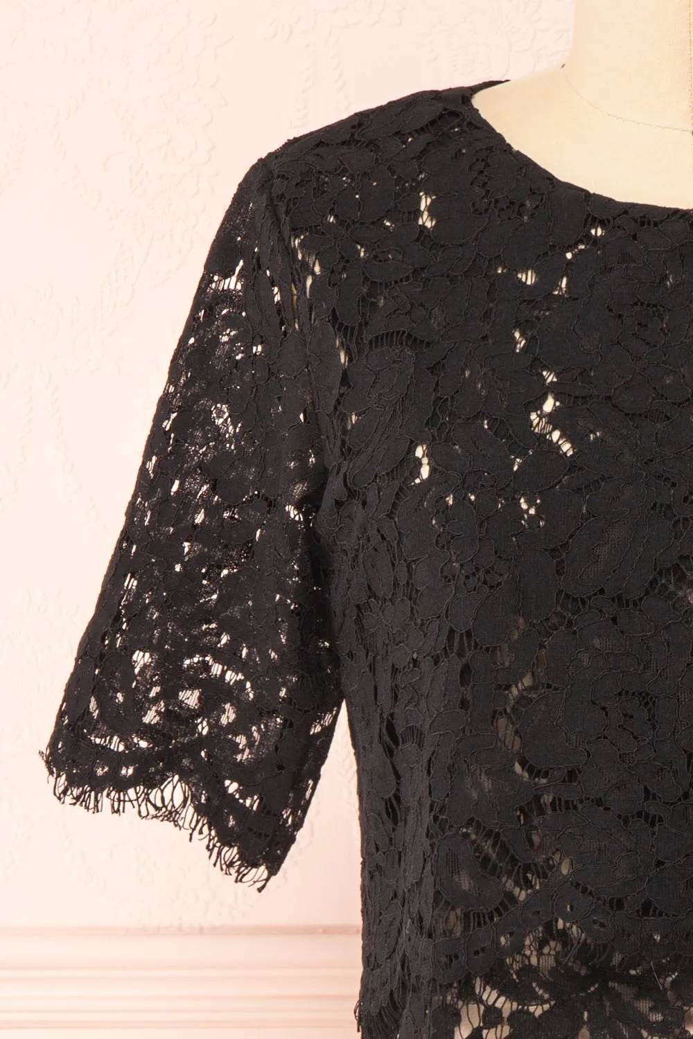 Paora Black | Short Sleeve Lace Crop Top