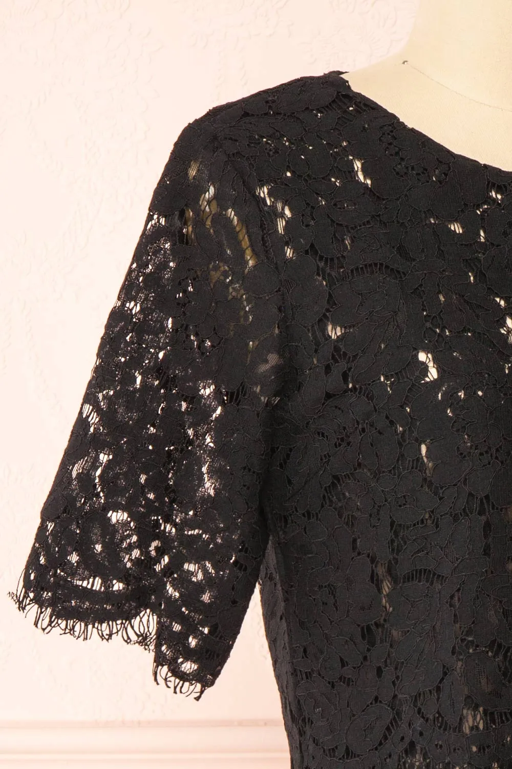Paora Black | Short Sleeve Lace Crop Top