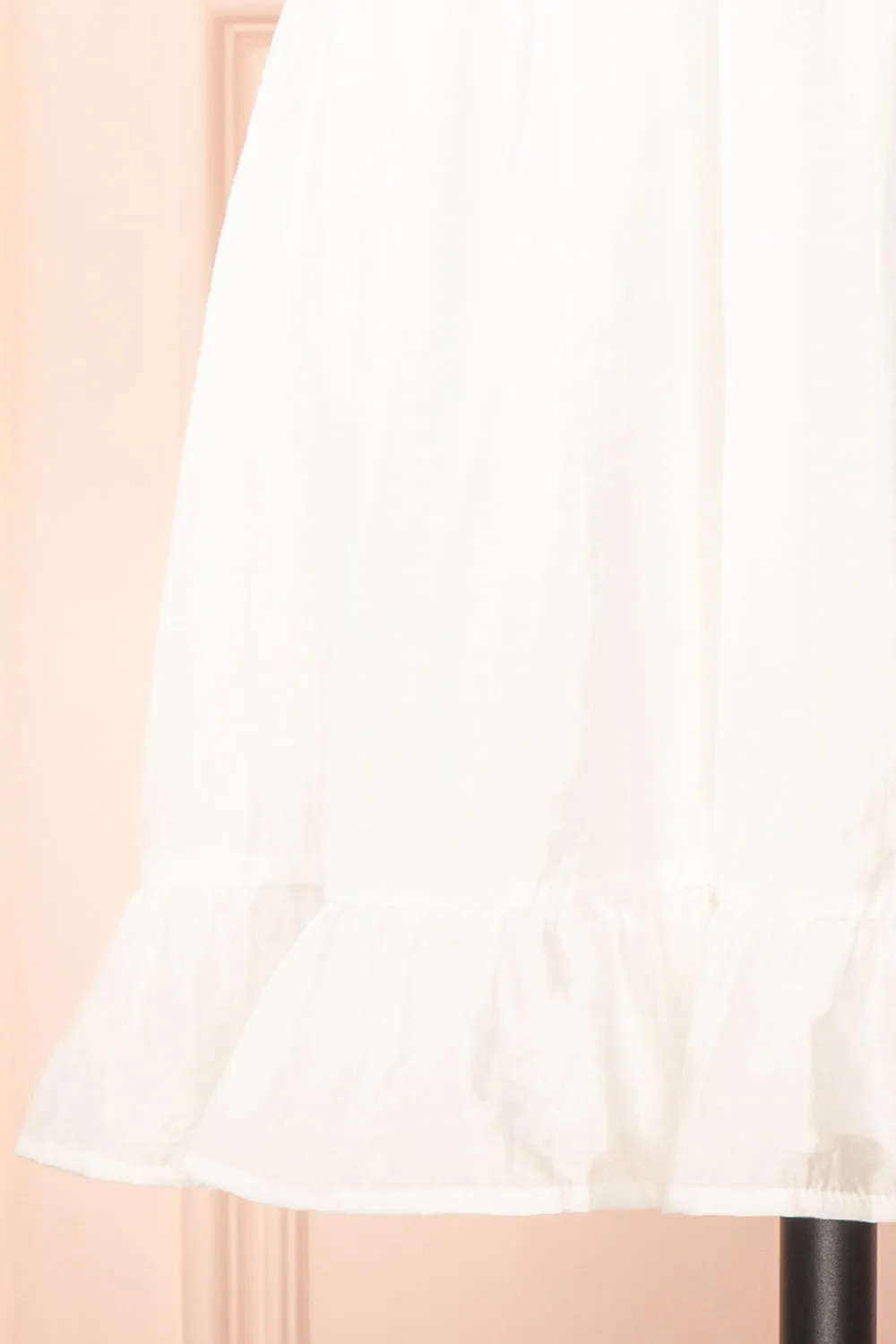 Pattiesun | Short White Dress w/ Flower Appliqués