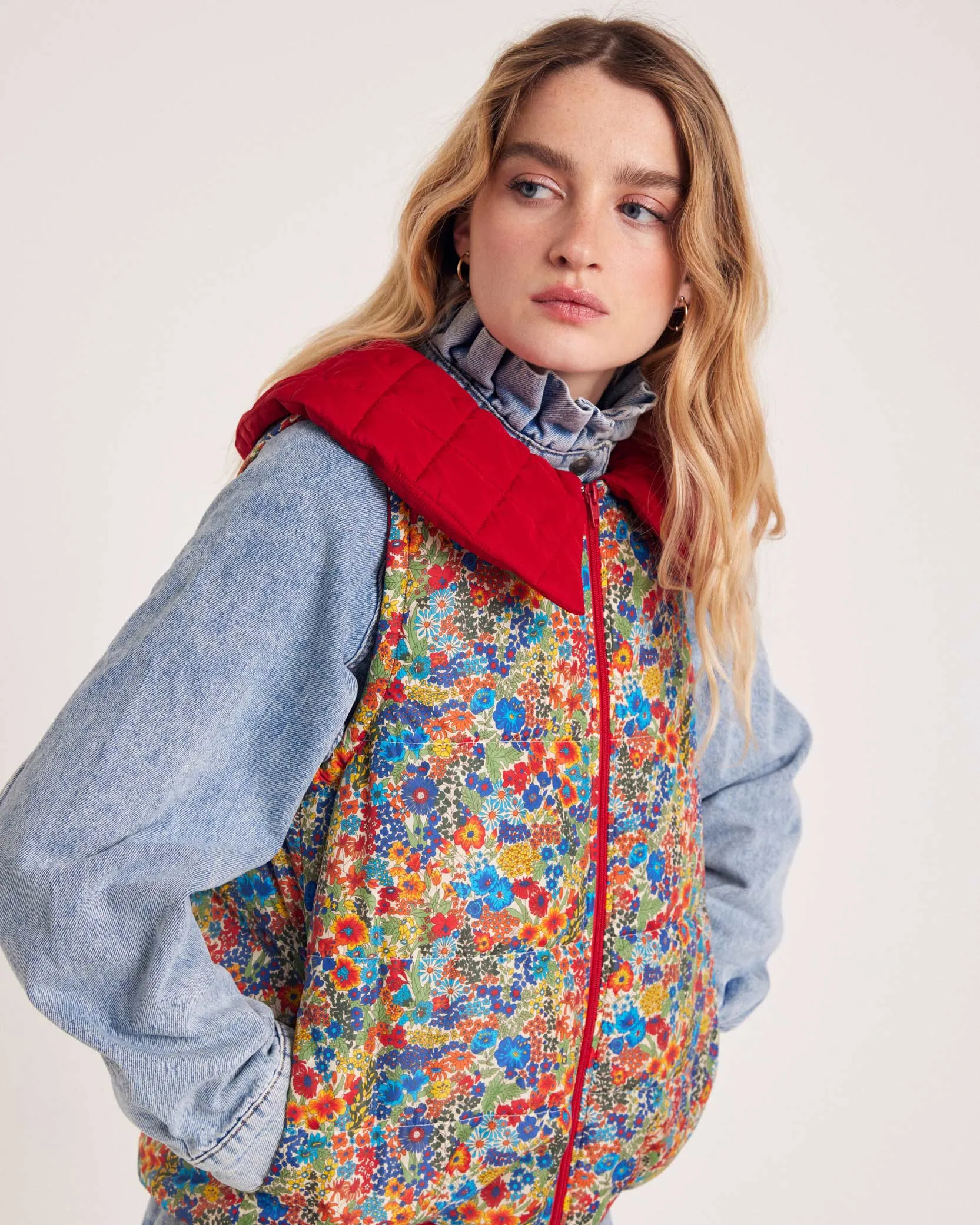 Veste Cali rouge et en tissu Liberty bleu et jaune