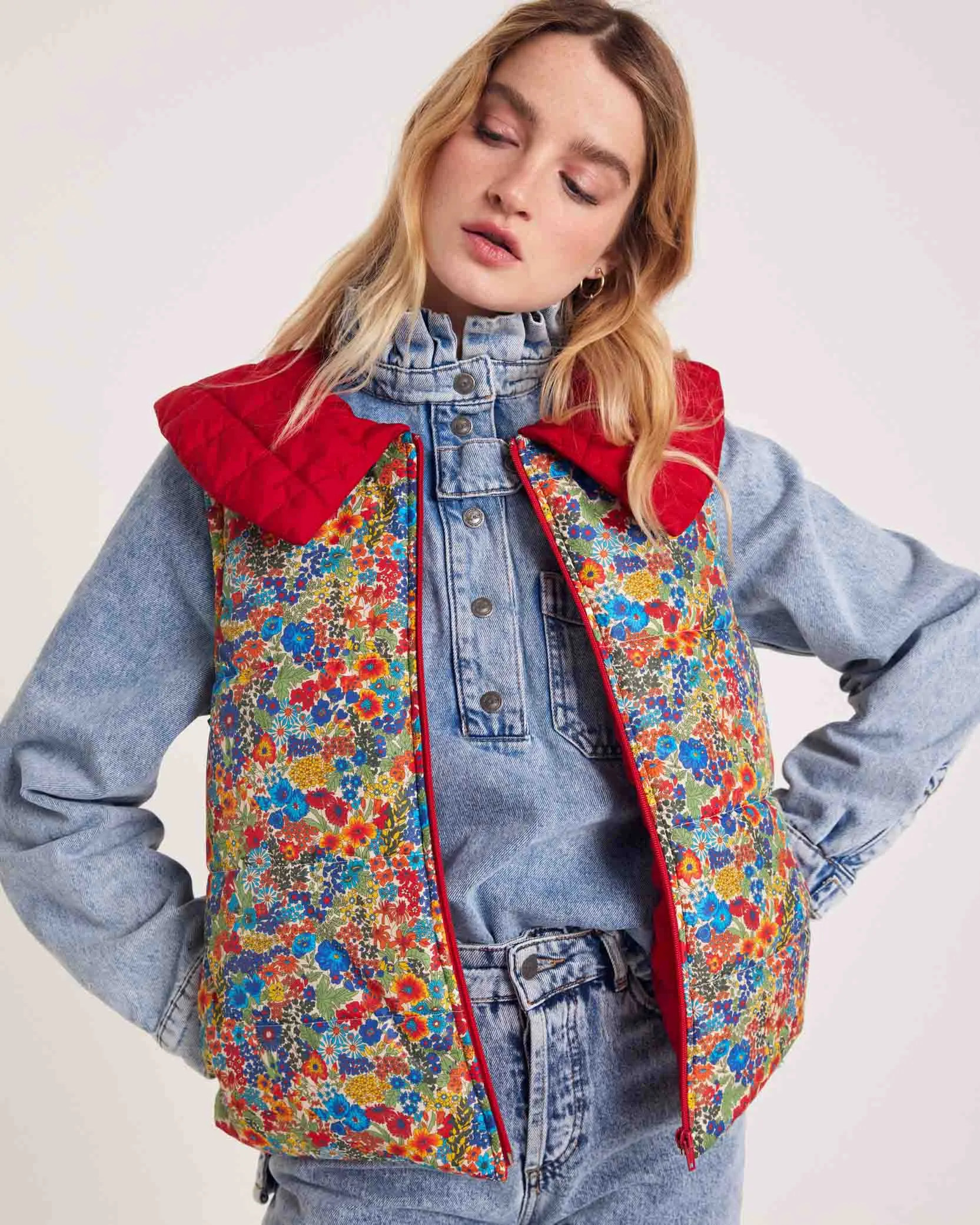 Veste Cali rouge et en tissu Liberty bleu et jaune