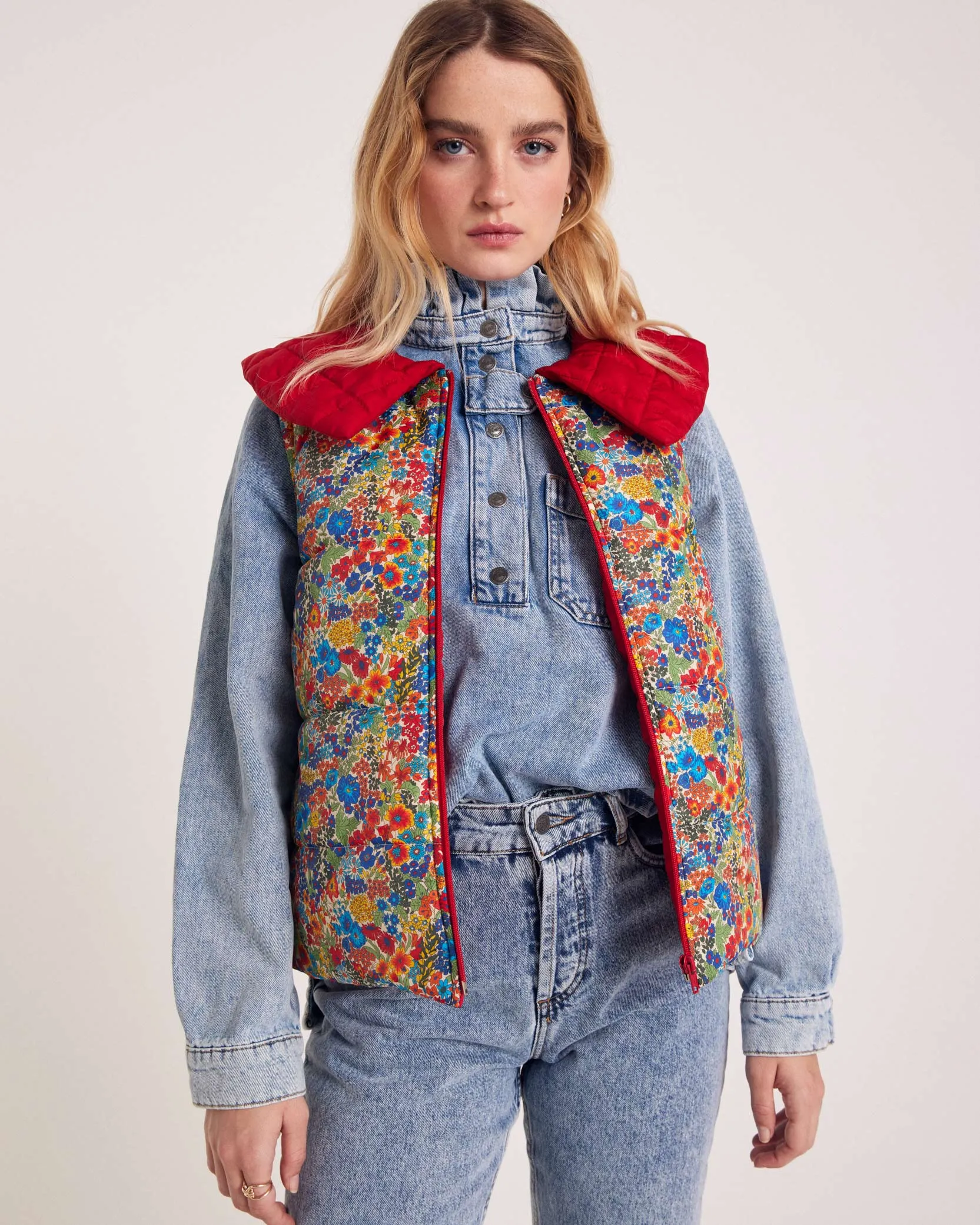 Veste Cali rouge et en tissu Liberty bleu et jaune