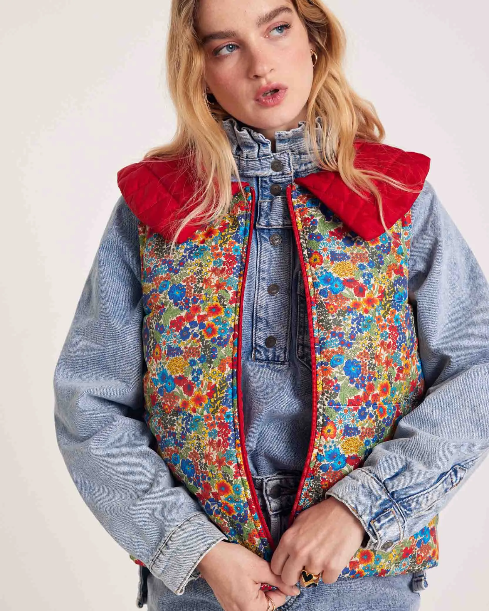Veste Cali rouge et en tissu Liberty bleu et jaune