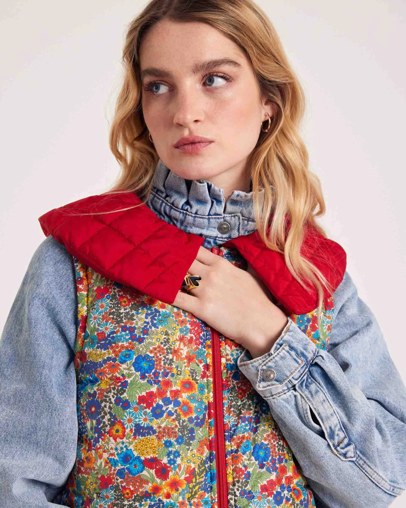 Veste Cali rouge et en tissu Liberty bleu et jaune