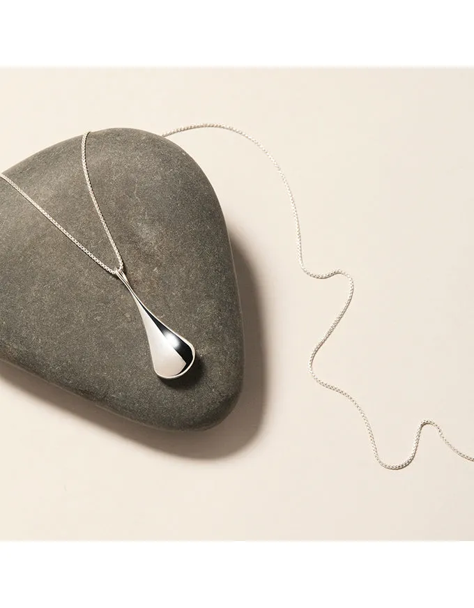 Weeping Widow Necklace Silver
