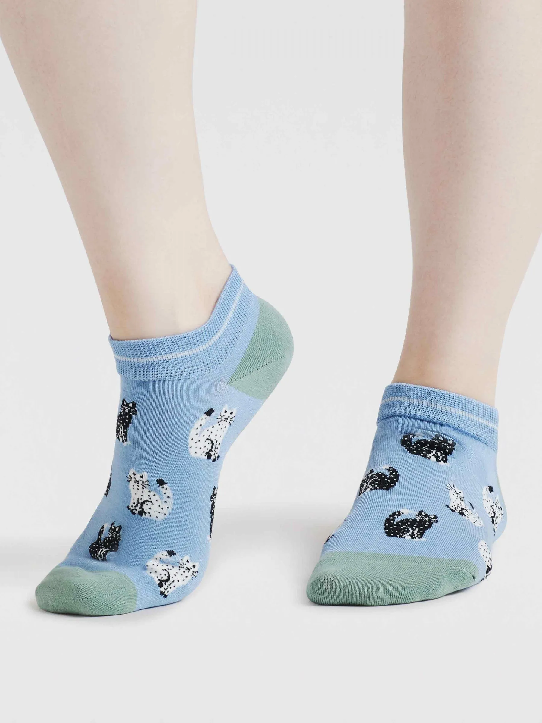Womens Celia Cat Bamboo Trainer Socks - Violet Blue
